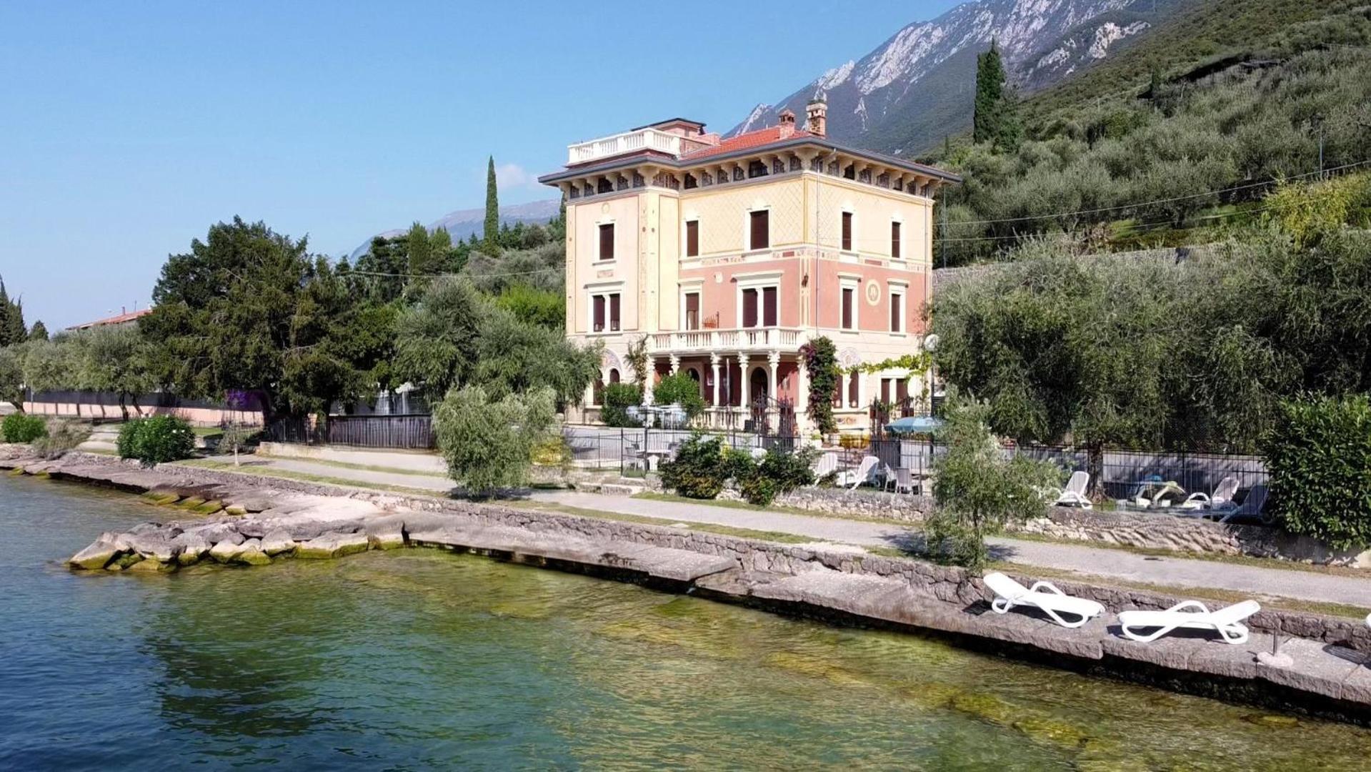 Villa Torre - Atmosfera Romantica เบรนโซเน ซูล การ์ดา ภายนอก รูปภาพ