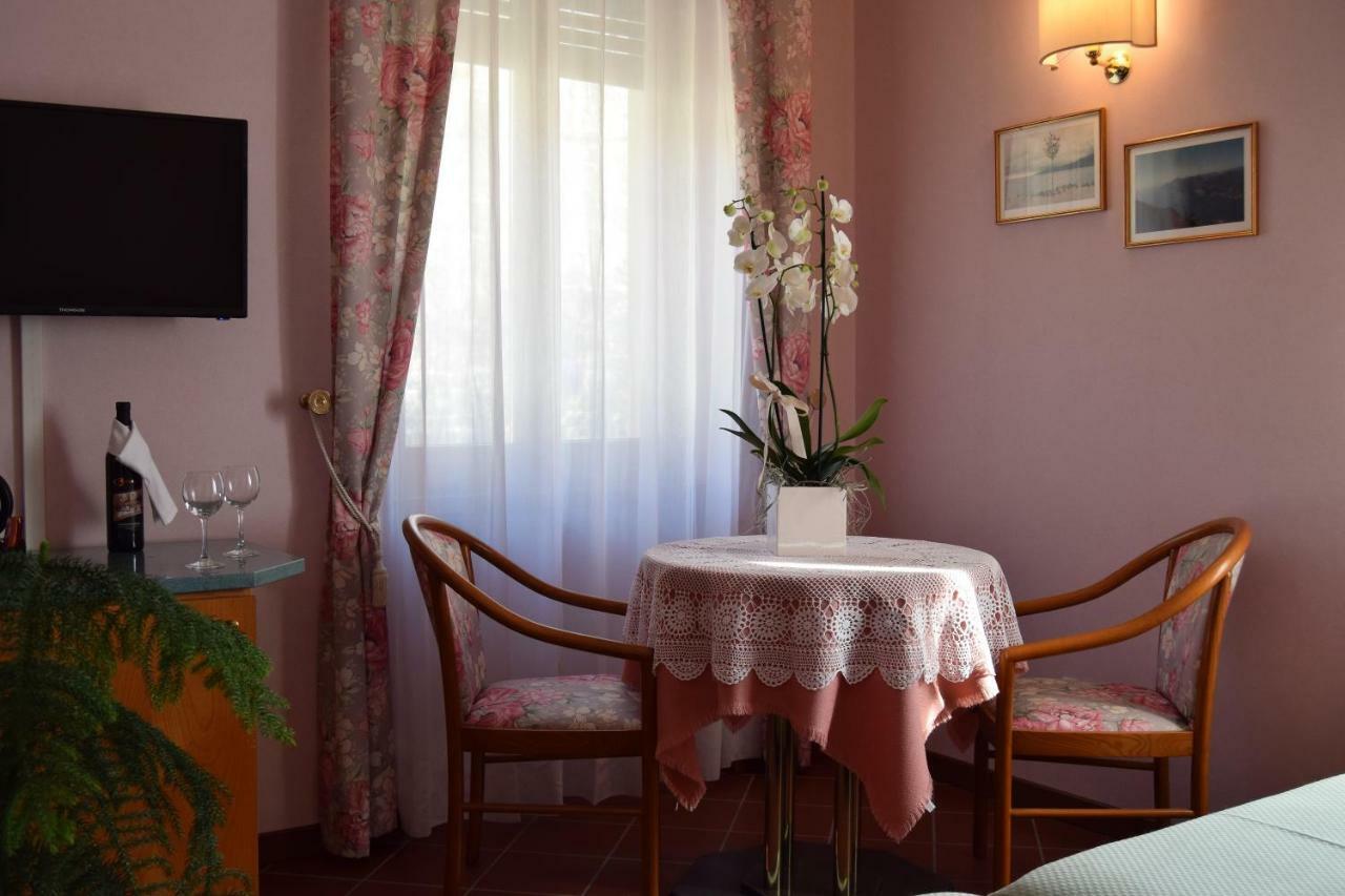 Villa Torre - Atmosfera Romantica เบรนโซเน ซูล การ์ดา ภายนอก รูปภาพ