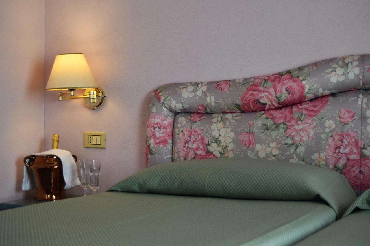 Villa Torre - Atmosfera Romantica เบรนโซเน ซูล การ์ดา ภายนอก รูปภาพ